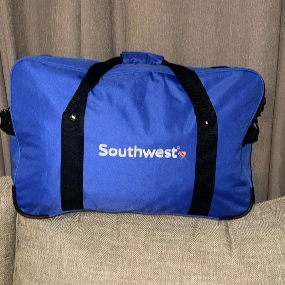 NWOT SOUTHWEST AIRLINES Royal Blue Carry On Duffel Shoulder Lrg Travel Bag - Picture 3 of 6